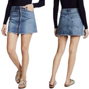 Free People We the Free Sz 26 2 EUC Zip It Up Denim Mini Skirt Raw Hem Med Wash